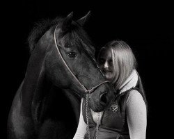 dressage horse Montanara (German Riding Pony, 1997, from Bünteeichen-Manolito)