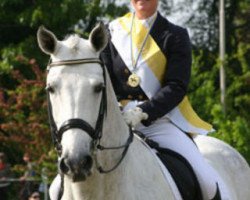 dressage horse Mein Märchenprinz (Westphalian, 2000, from Münchhausen)