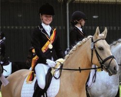 Dressurpferd Ginger B (Deutsches Reitpony, 2007, von Genesis B)