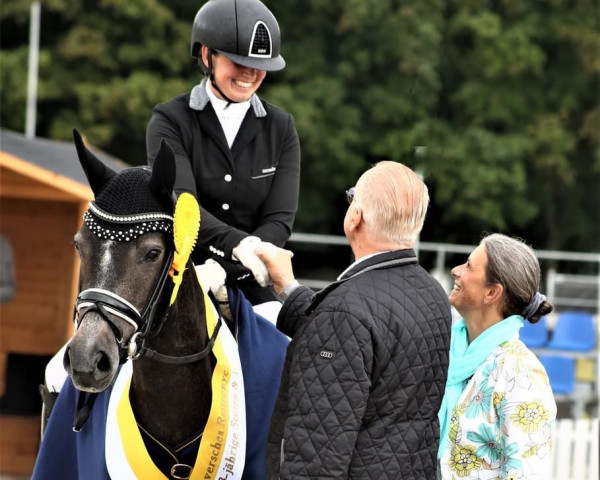 dressage horse Heiligenbergs Viva la Revolution (German Riding Pony, 2020, from Debüt AT)