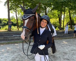 dressage horse Lonnie Liberty (Rhinelander, 2014, from Lyjanero)